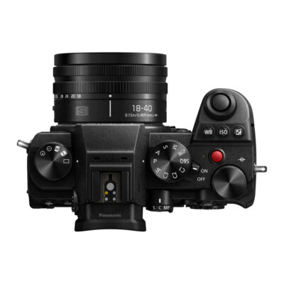 Panasonic Lumix DC-S5D systeemcamera Zwart + 18-40mm f/4.5-6.3 bovenkant
