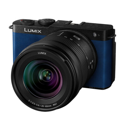 Panasonic Lumix S9 systeemcamera Night Blue + 18-40mm f/4.5-6.3 schuin voor bovenkant