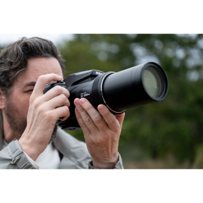 Nikon Coolpix P1100 compact camera Zwart lifestyle