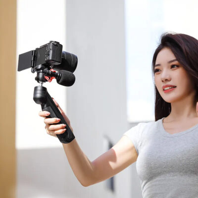 Ulanzi TT38 ClickOpen Tabletop Tripod handheld
