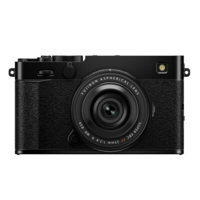 Fujifilm X-E5 Zwart + XF 23mm f/2.8 Pancake voorkant zonnekap