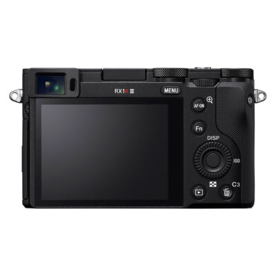 Sony DSC RX1R III achterkant met een groot LCD-scherm, knoppen voor instellingen en een elektronische zoeker aan de bovenkant.